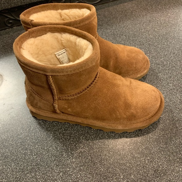 Youth size 1 bear paw boots. Used. Great condition - Picture 4 of 6